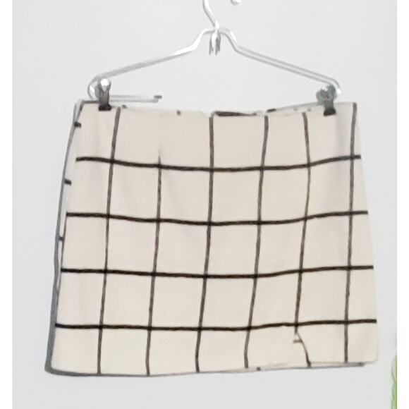 LuLus Womens Winter White Mini Skirt Size XL Office Romance Minimalist Preppy - Picture 1 of 4